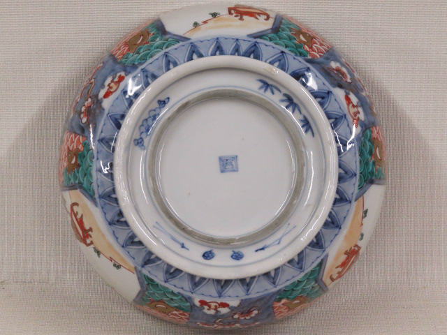 作窯名は「岩松平吾」で、文献には「食器・茶器の名陶家」と記載され、窯印は「岩・巌松庵製」です。